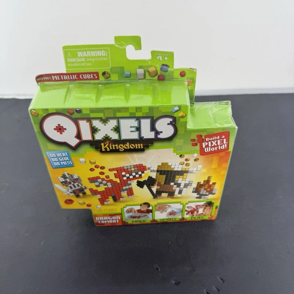 Qixels Kingdom Dragon Combat 500 Cubes Make Spray Play Gift